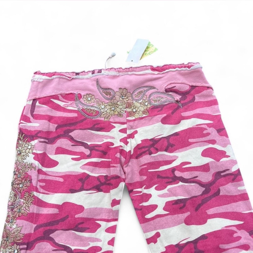Stylish Pink Camouflage Capris - Picture 2 of 5